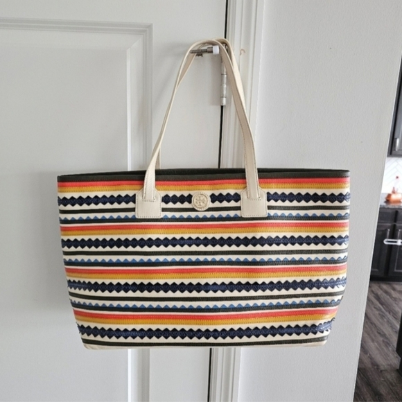 * HP* Tory Burch Robinson Shoulder Bag. - Picture 2 of 8